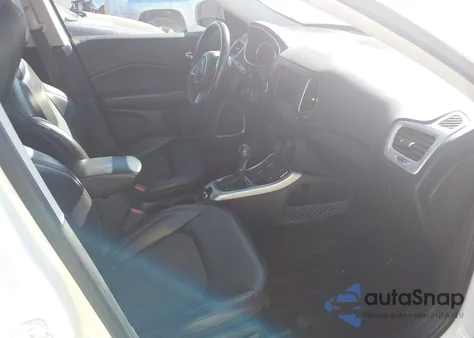 2019 Jeep Compass Latitude 4X4 from USA, damaged, VIN 3C4NJDBB2KT713576